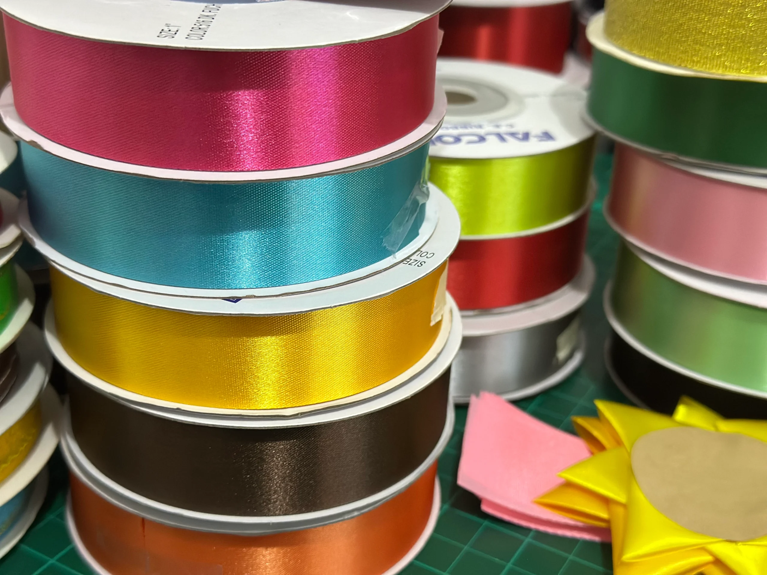 Colorful cut-edge ribbons